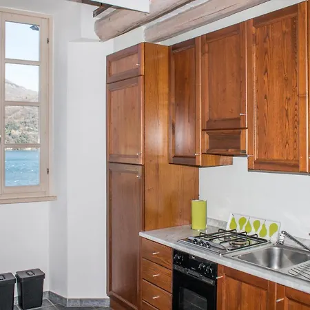 Rustic At The Pier Of - The House Of Travelers Apartment Brienno