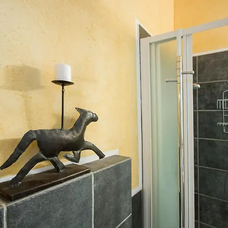 Apartment Rustic At The Pier Of - The House Of Travelers Brienno