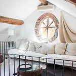 Rustic At The Pier Of - The House Of Travelers *