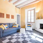 Rustic At The Pier Of - The House Of Travelers * Brienno