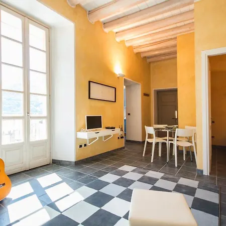 Rustic At The Pier Of - The House Of Travelers *