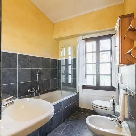 Rustic At The Pier Of - The House Of Travelers Apartment Brienno