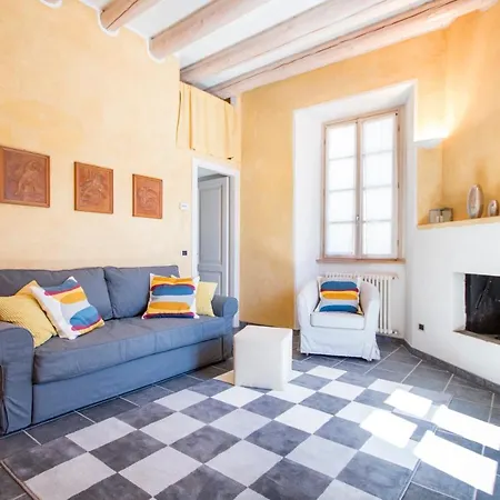 Rustic At The Pier Of - The House Of Travelers * Brienno