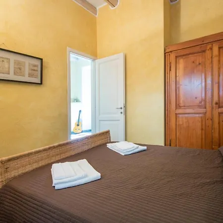 Rustic At The Pier Of - The House Of Travelers Appartement