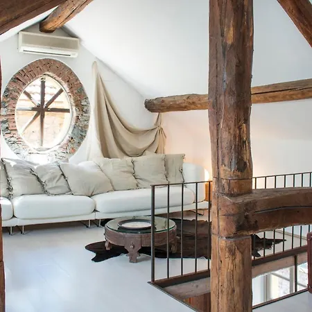 Rustic At The Pier Of - The House Of Travelers *