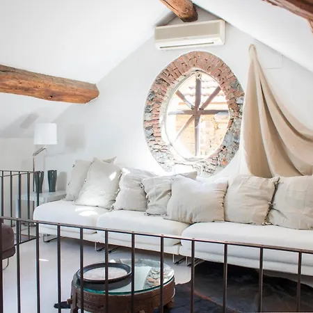 Rustic At The Pier Of - The House Of Travelers *