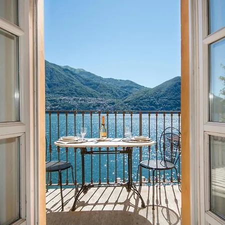 Rustic At The Pier Of - The House Of Travelers *