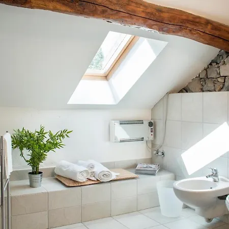 Rustic At The Pier Of - The House Of Travelers Brienno