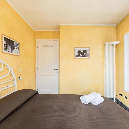 Rustic At The Pier Of - The House Of Travelers Appartement